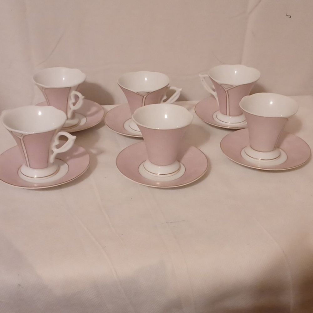 Set of 6 vintage  imperial Italian design cup and saucers set.